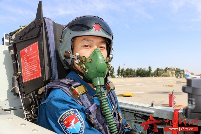 Alunos pilotos do ELP e da Tsinghua são nomeados para força aérea chinesa