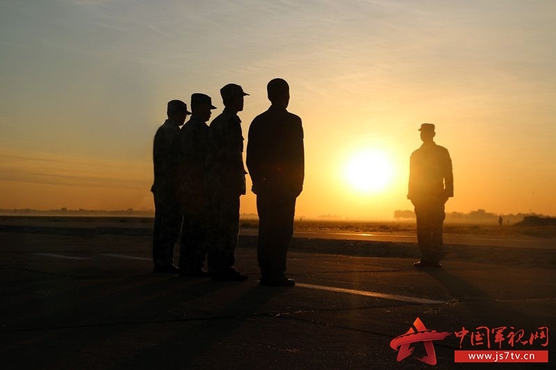 Alunos pilotos do ELP e da Tsinghua são nomeados para força aérea chinesa