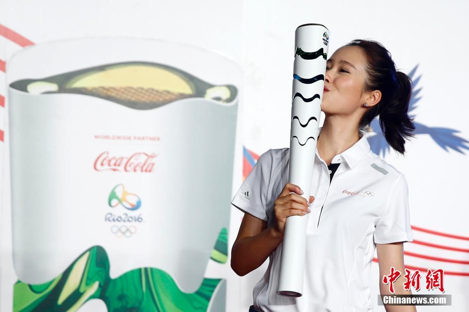 Personalidades chinesas participam no revezamento da tocha olímpica no Rio