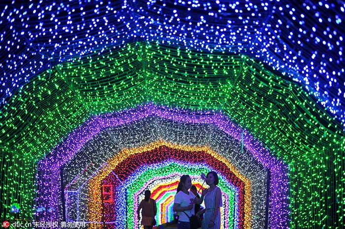 Milhões de LEDs criam mundo de fantasia no noroeste da China