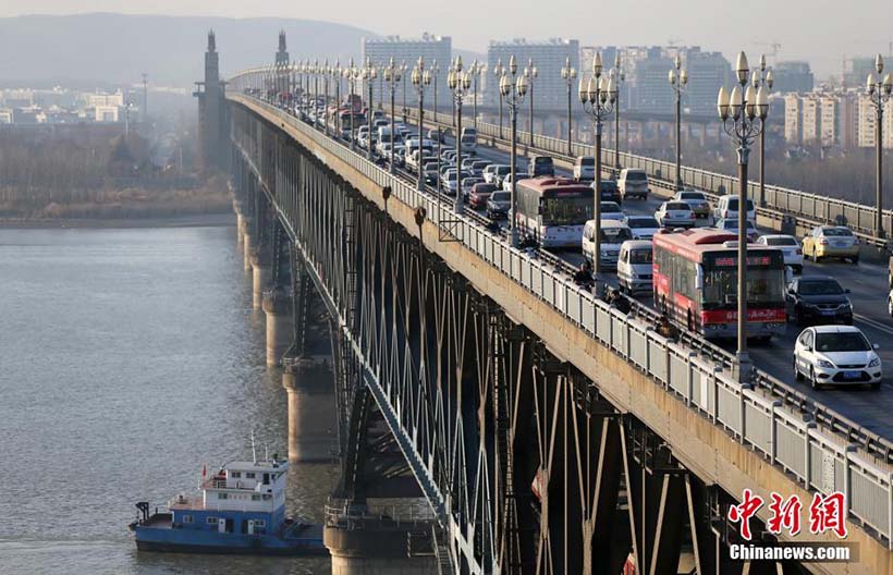 Primeira ponte sobre o Rio Yangtzé será encerrada para reparações