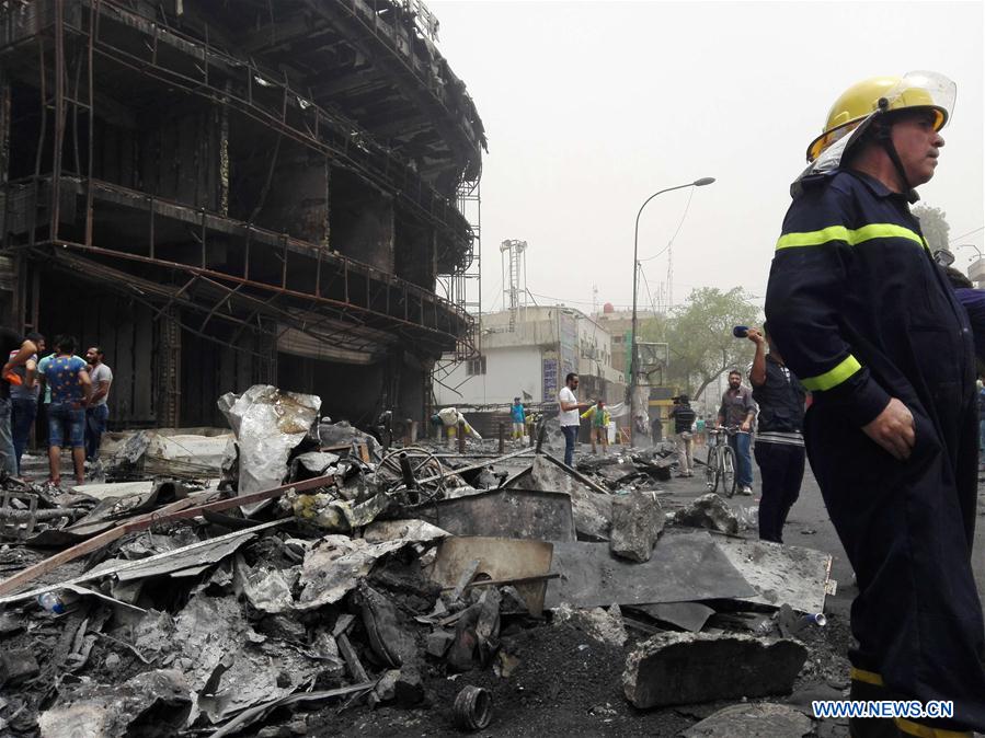 Ataque bomba do EI em Bagdá deixa 126 pessoas mortas