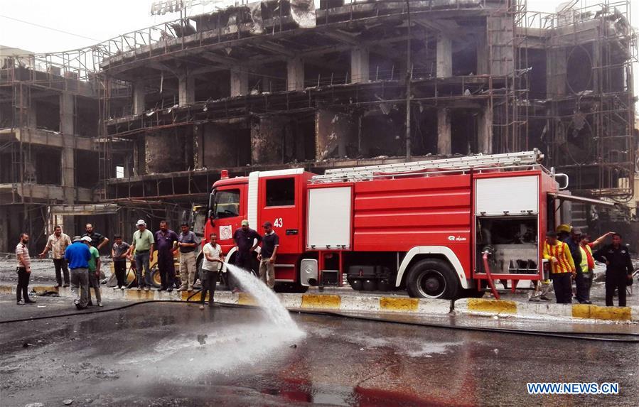 Ataque bomba do EI em Bagdá deixa 126 pessoas mortas