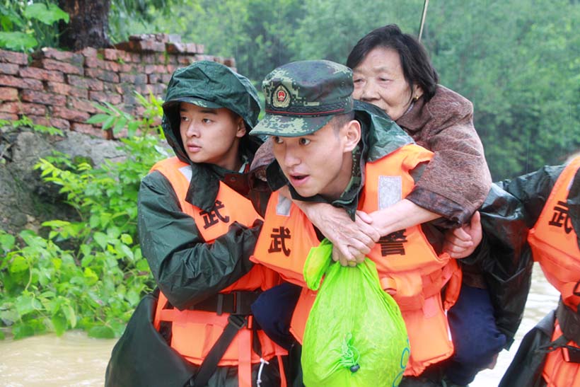 Chuva contínua provoca pelo menos 65 mortos na China