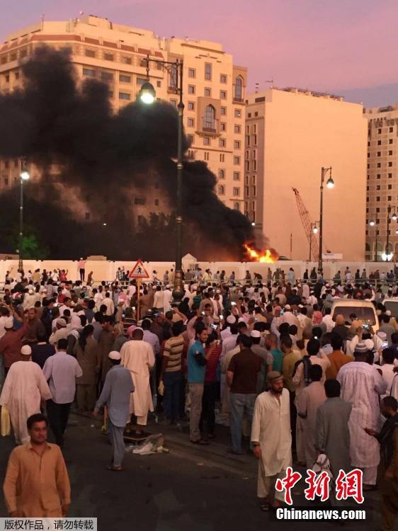 Arábia Saudita atingida por vários ataques suicidas