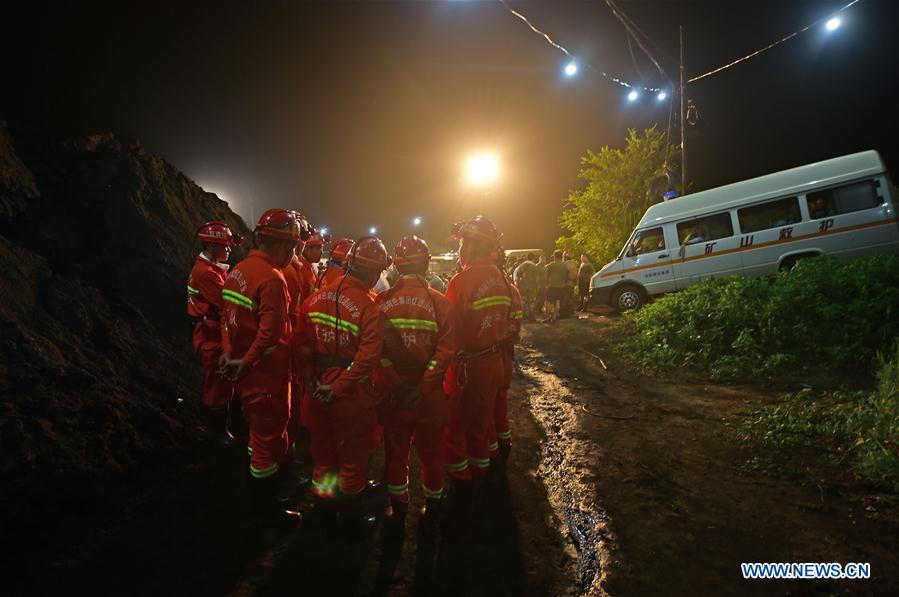 Incêndio em mina de carvão aprisiona 13 mineiros no nordeste da China