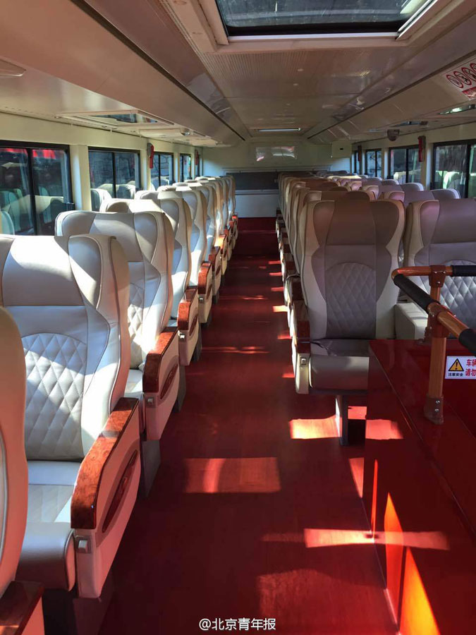 Ônibus turístico de dois andares é inaugurado em Beijing