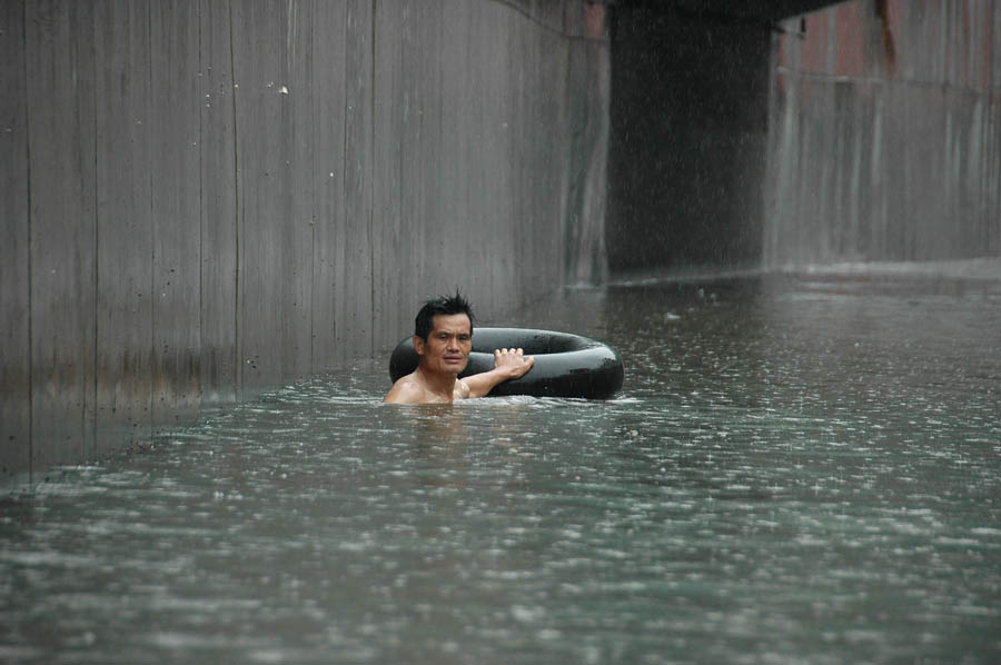 Tempestade provoca inundação na cidade de Wuhan