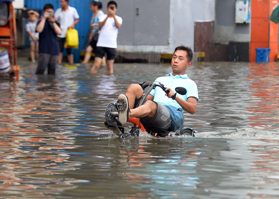 Tempestade provoca inundação na cidade de Wuhan