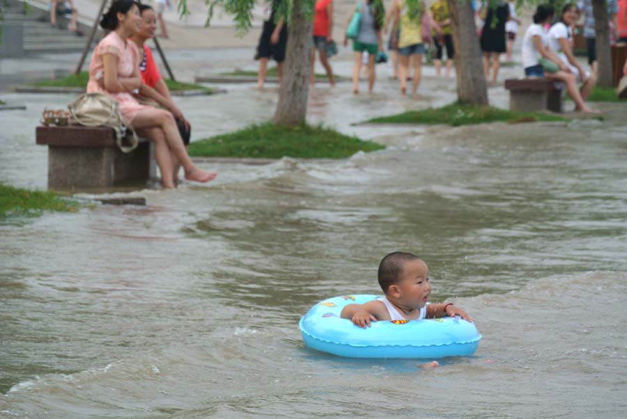 Tempestade provoca inundação na cidade de Wuhan