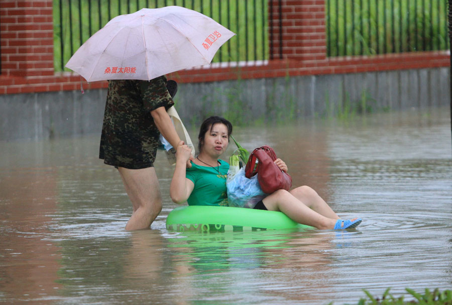 Tempestade provoca inundação na cidade de Wuhan