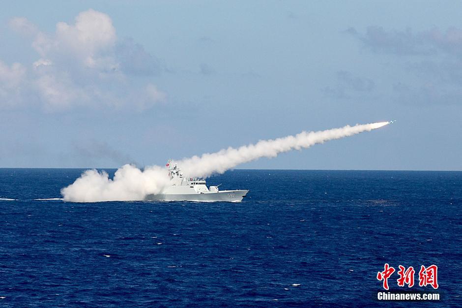 Marinha chinesa realiza exercício de combate no Mar do Sul da China