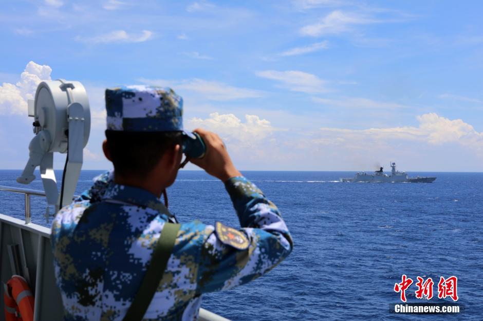 Marinha chinesa realiza exercício de combate no Mar do Sul da China