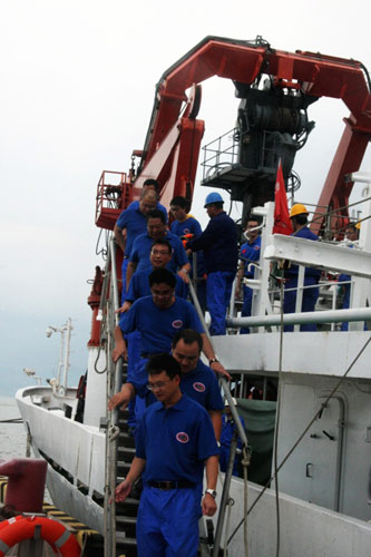 Submarino Jiaolong retorna com descobrimentos no oeste do Oceano Pacífico