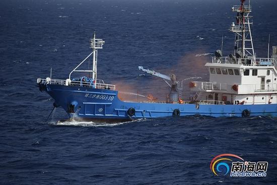 Marinha chinesa realiza  exercício de salvamento no Mar do Sul da China