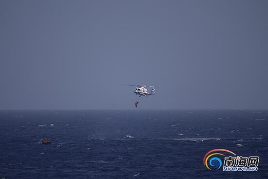 Marinha chinesa realiza  exercício de salvamento no Mar do Sul da China