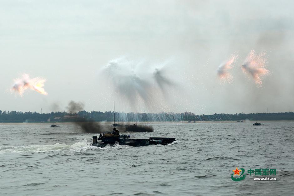 Tropa de fuzileiros navais organiza exercício militar no Mar do Sul da China