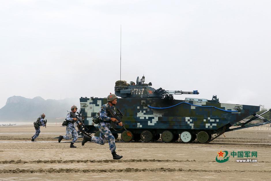 Tropa de fuzileiros navais organiza exercício militar no Mar do Sul da China
