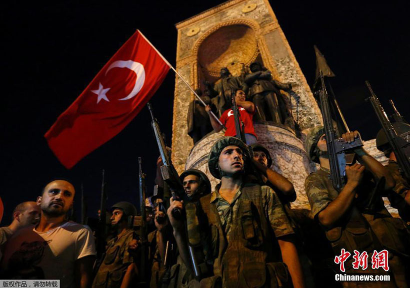 Tentativa de golpe militar deixa 290 mortos, diz Ministério das Relações Exteriores da Turquia