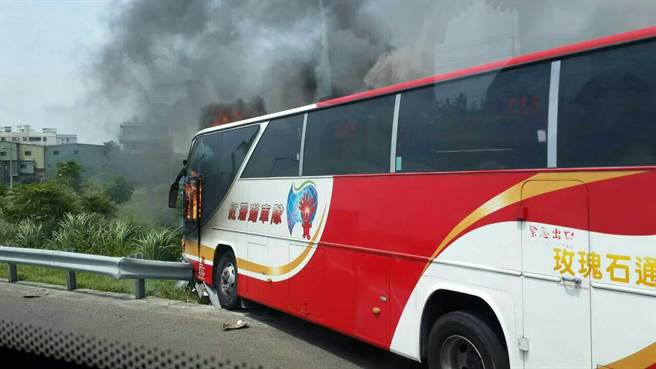 Acidente de ônibus de turismo deixa 26 mortos em Taiwan