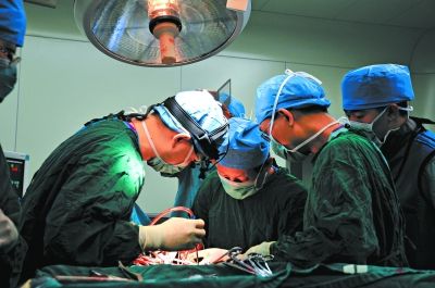 Médicos chineses têm sucesso com implante de vértebra impresso com tecnologia 3D