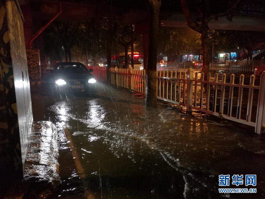 Forte chuva inunda cidade no noroeste da China