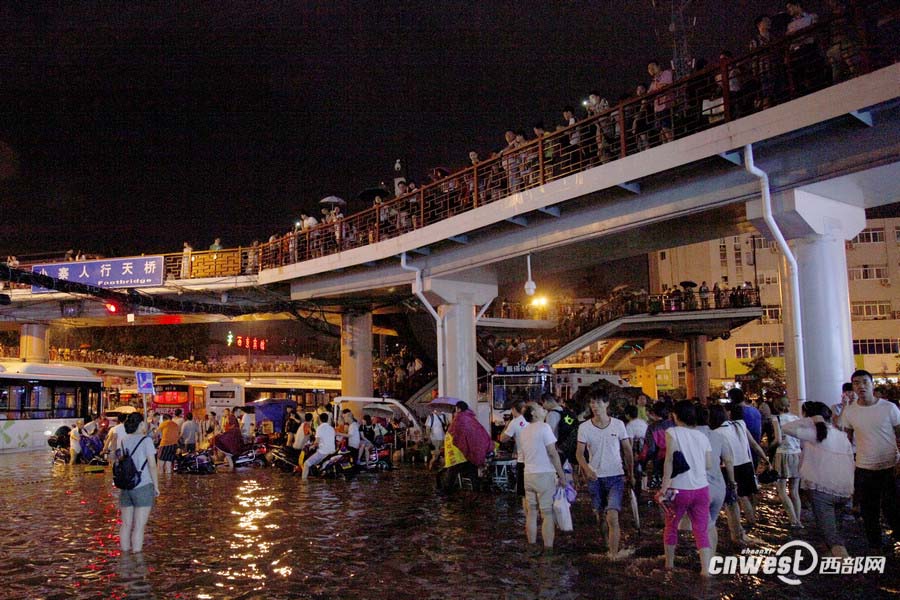 Forte chuva inunda cidade no noroeste da China