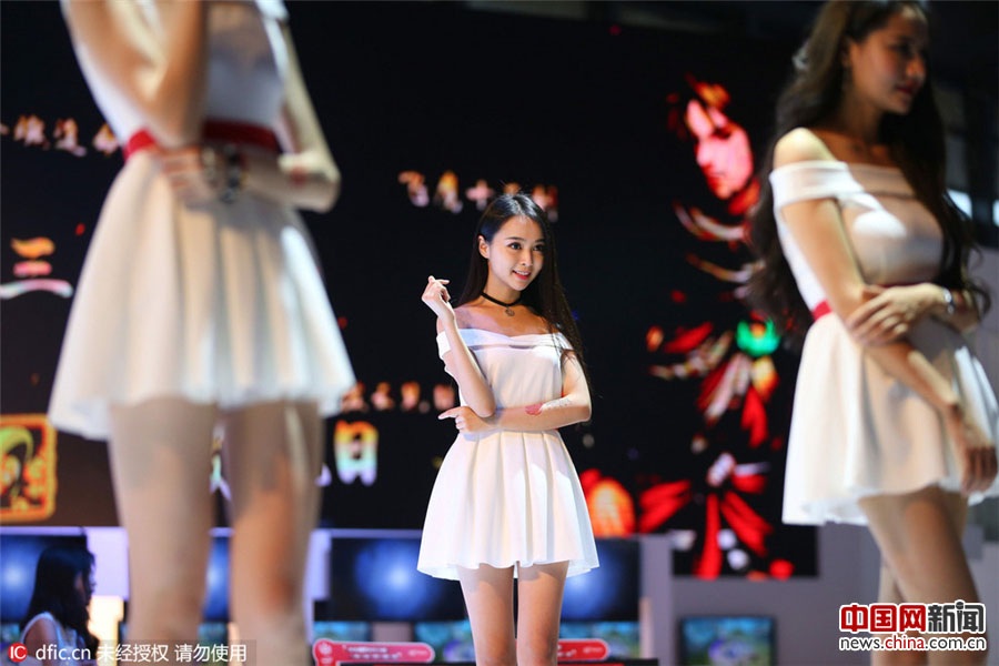 Modelos posam na exposição ChinaJoy 2016