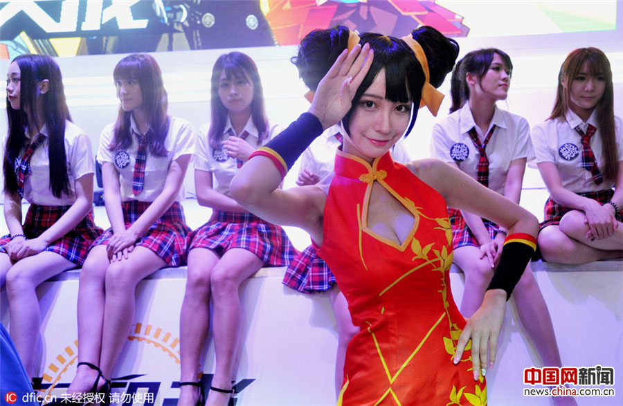 Modelos posam na exposição ChinaJoy 2016