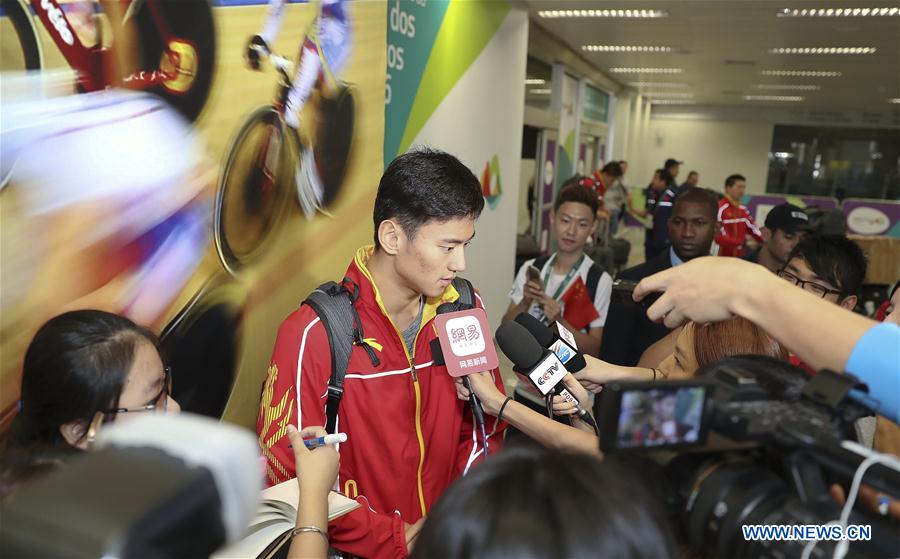 Equipe de natação da China chega ao Rio