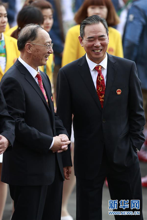 Delegação chinesa participa de cerimônia de hasteamento da bandeira na Vila Olímpica