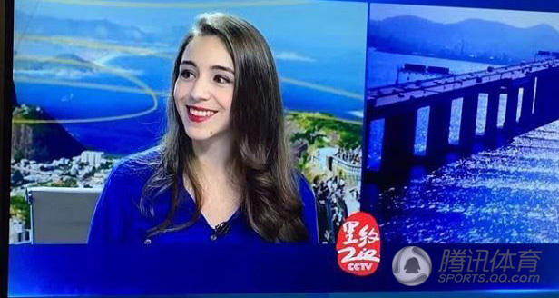 Brasileira participa de programa da CCTV durante cerimônia de abertura dos Jogos Olímpicos