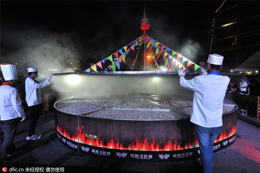 Qingdao se delicia em festa com frutos do mar