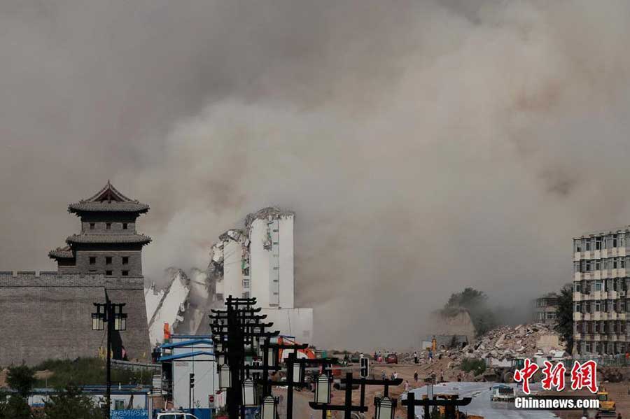 Arranha-céu de 90 metros é demolido perto da cidade antiga de Datong