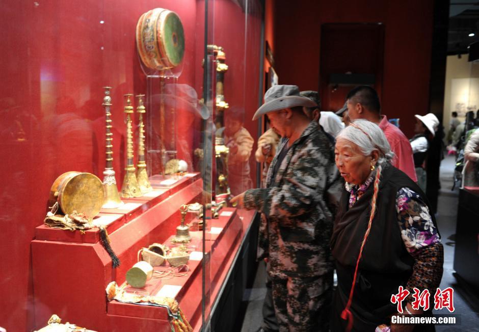 Museu no sudoeste da China exibe cultura étnica