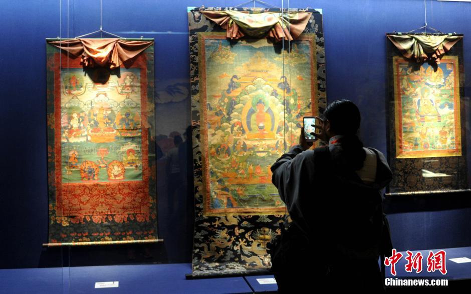 Museu no sudoeste da China exibe cultura étnica