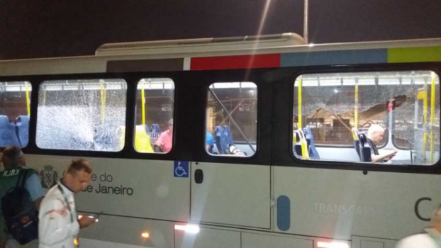 Rio2016: ônibus da imprensa é atingido e há suspeita de bala perdida