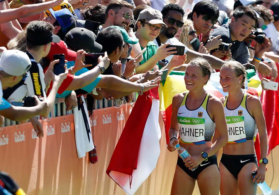 Trigêmeas da Estônia entram na história na maratona do Rio 2016