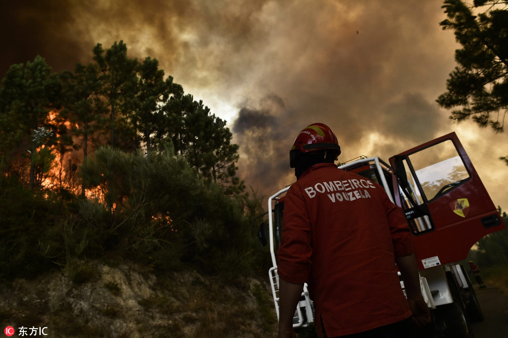 Grandes incêndios continuam atingindo Portugal 