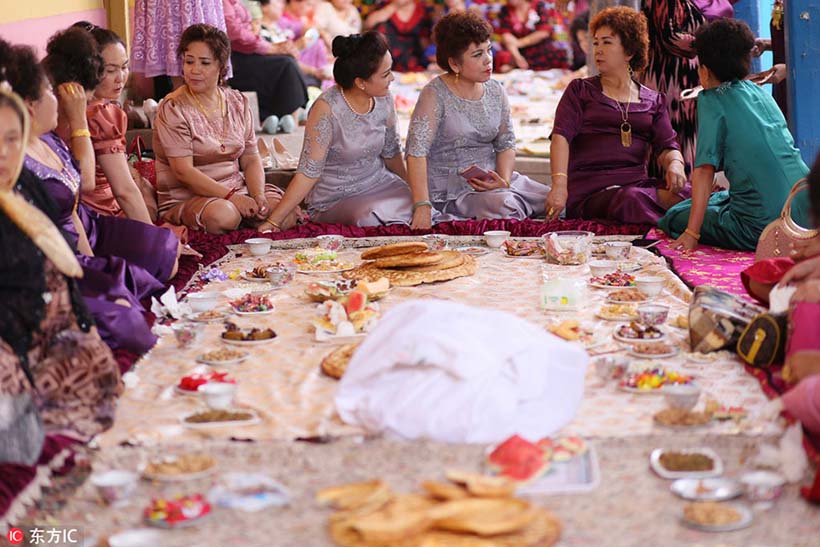 Dança, comida e religião, tudo sobre um casamento em Xinjiang