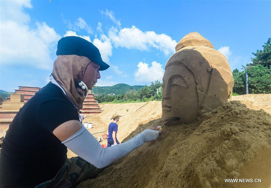 Artistas criam esculturas de areia para saudar Cúpula do G20