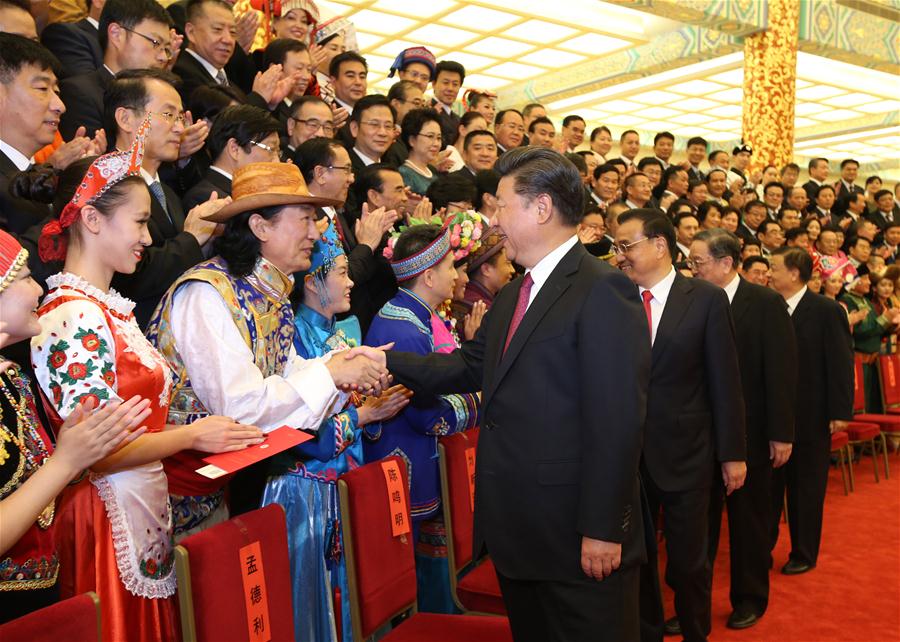 Líderes chineses participam da inauguração de festival de arte de minorias