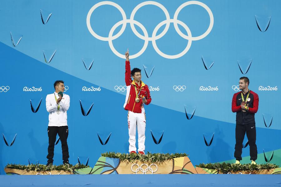 Chinês Chen Aisen é ouro nos saltos ornamentais