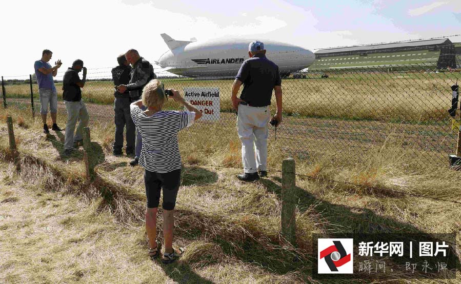 Maior aeronave do mundo sofre acidente