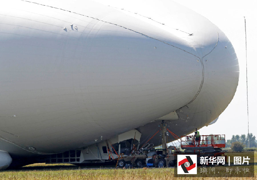 Maior aeronave do mundo sofre acidente