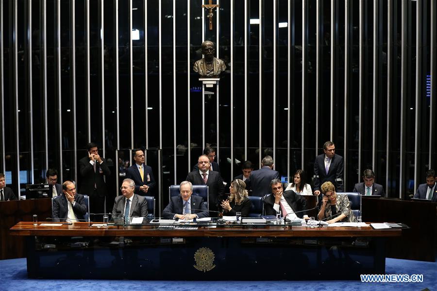 Dilma Rousseff denuncia “golpe” perante senado