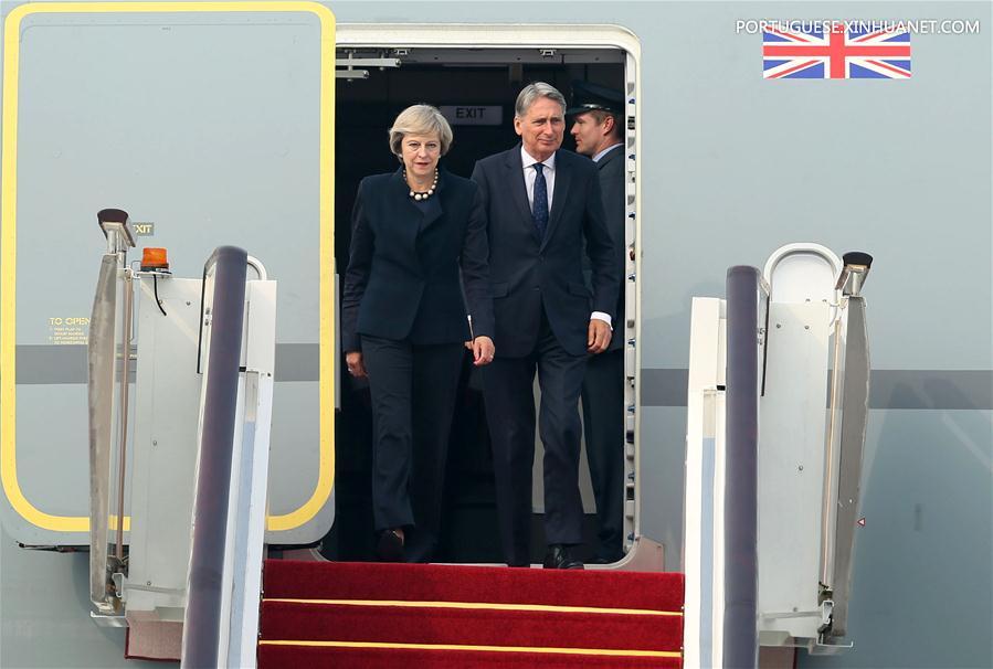 Primeira-ministra britânica chega à China para cúpula do G20