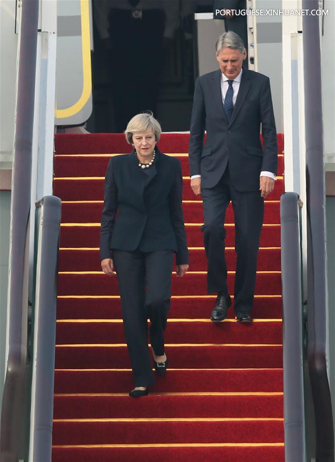 Primeira-ministra britânica chega à China para cúpula do G20