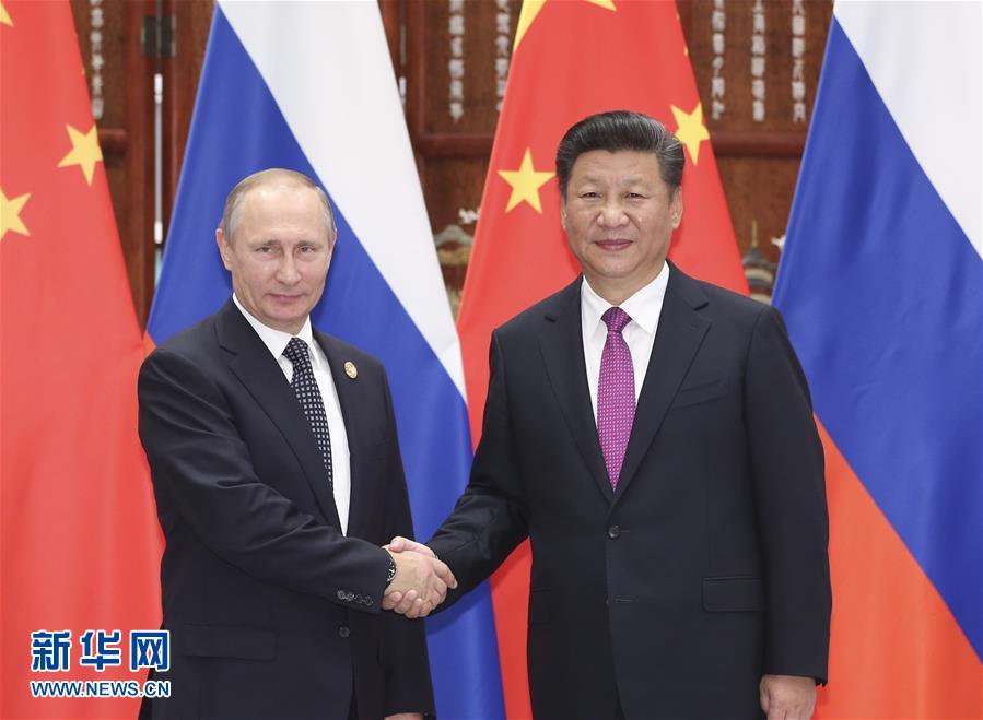 Presidente chinês reúne-se com Putin e pede sólido apoio mútuo