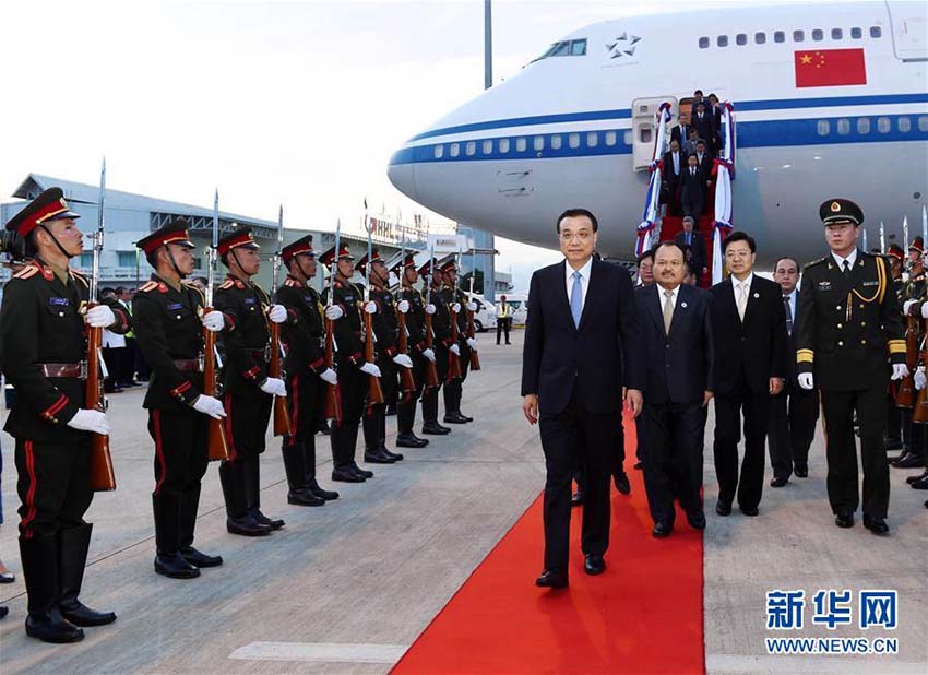 Primeiro-ministro chinês chega ao Laos para participação em reuniões de líderes do Leste Asiático